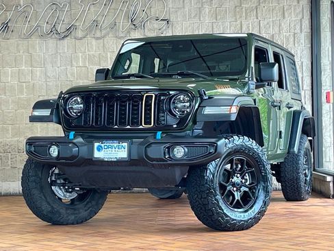 Used 2024 Jeep Wrangler Unlimited image 2