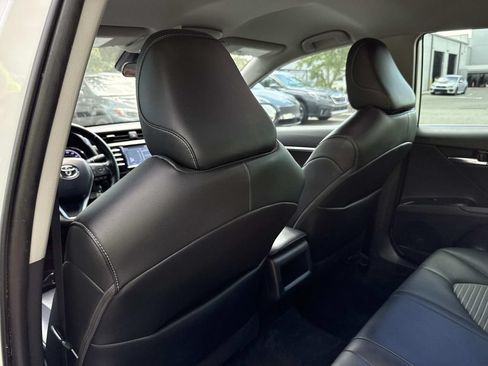Used 2020 Toyota Camry SE FWD image 13