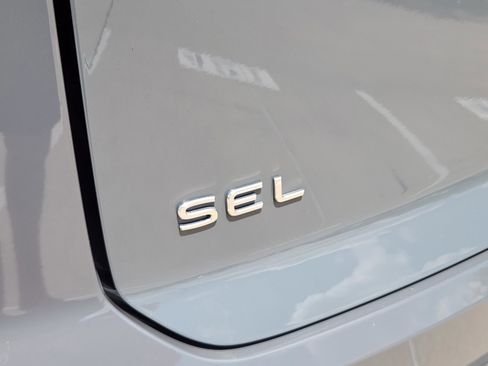 Used 2024 Volkswagen Atlas Cross Sport SEL R-Line AWD/4WD image 40