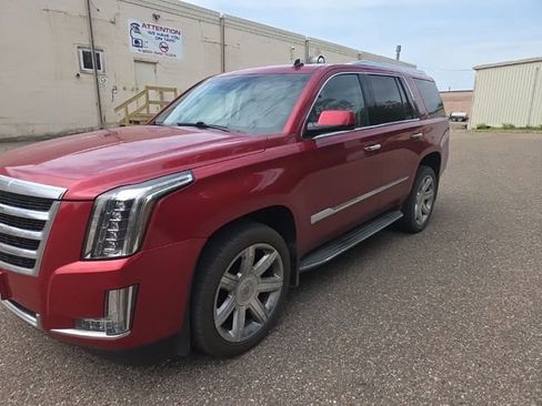 Used 2015 Cadillac Escalade Luxury AWD/4WD image 2