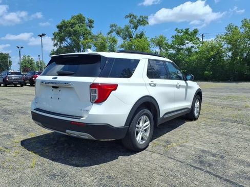 Used 2024 Ford Explorer XLT w/ Equipment Group 202A AWD/4WD image 5