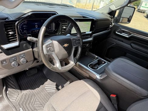 Used 2024 Chevrolet Silverado 2500 LT AWD/4WD image 15