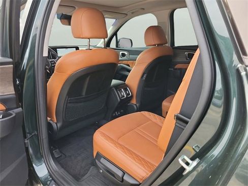 Used 2023 Kia Sorento SX Prestige image 10
