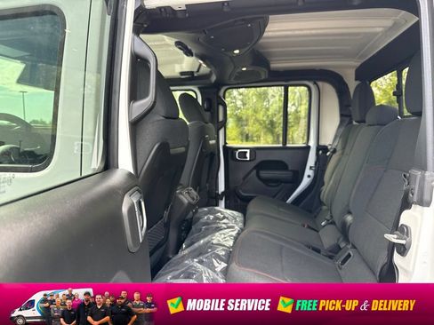 Used 2024 Jeep Gladiator Rubicon w/ Technology Group AWD/4WD image 21