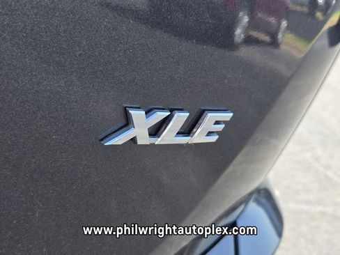 Used 2018 Toyota RAV4 XLE image 16