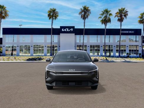New 2025 Kia K4 LXS image 2