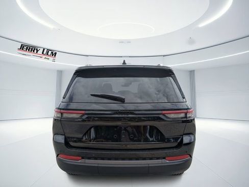 New 2026 Jeep Grand Cherokee Altitude AWD/4WD image 4