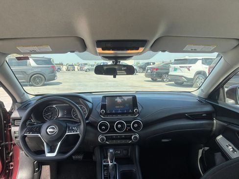 Used 2025 Nissan Sentra SV FWD image 31