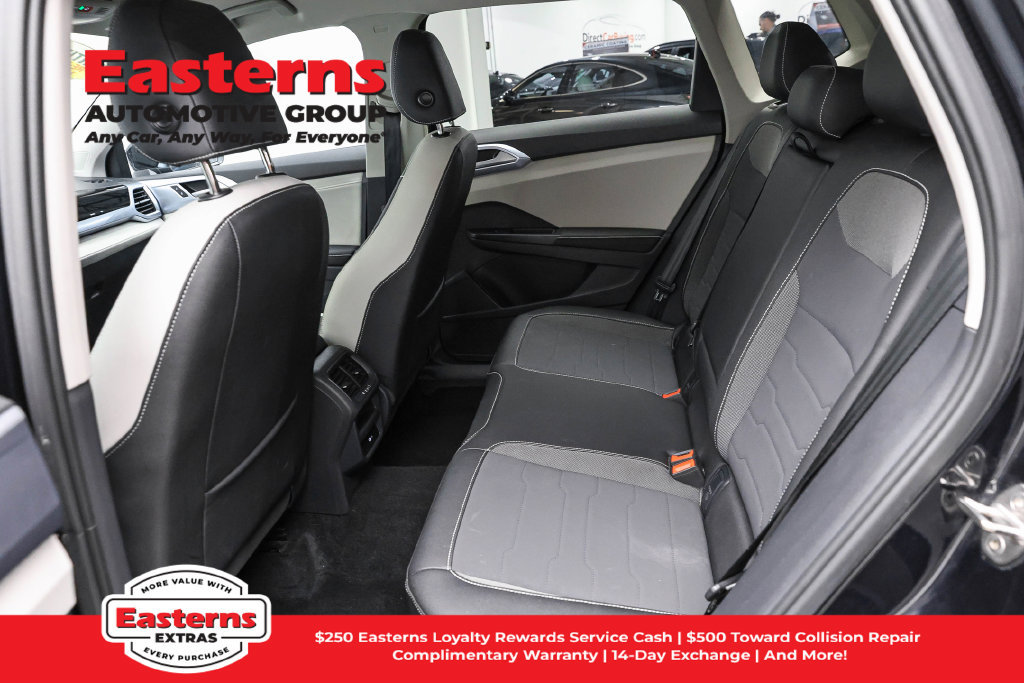 Used 2025 Volkswagen Taos SE FWD image 21