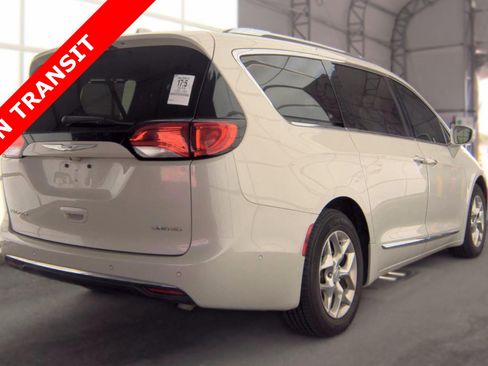 Used 2019 Chrysler Pacifica Limited w/ Advanced Safetytec Group FWD image 5