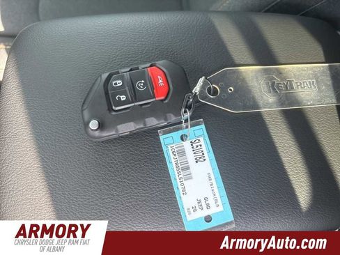 New 2025 Jeep Gladiator Sport image 16