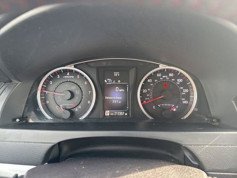 Used 2016 Toyota Camry SE image 10