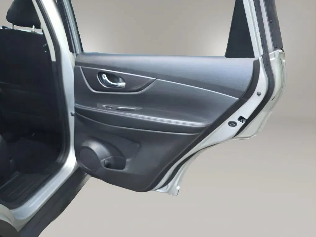 Used 2020 Nissan Rogue SV FWD image 43