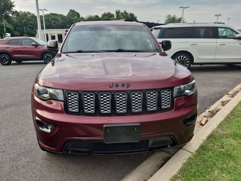 Used 2018 Jeep Grand Cherokee Altitude AWD/4WD image 8