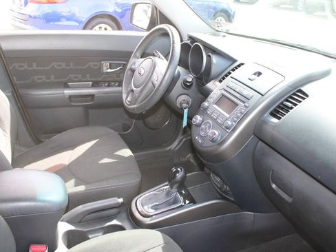 Used 2012 Kia Soul + FWD image 12