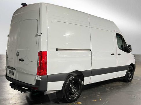 Used 2025 Mercedes-Benz Sprinter 2500 image 3