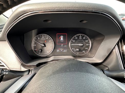 Used 2025 Subaru Outback Premium w/ Popular Package #1A image 13