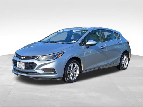 Used 2018 Chevrolet Cruze LT w/ Convenience Package FWD image 1