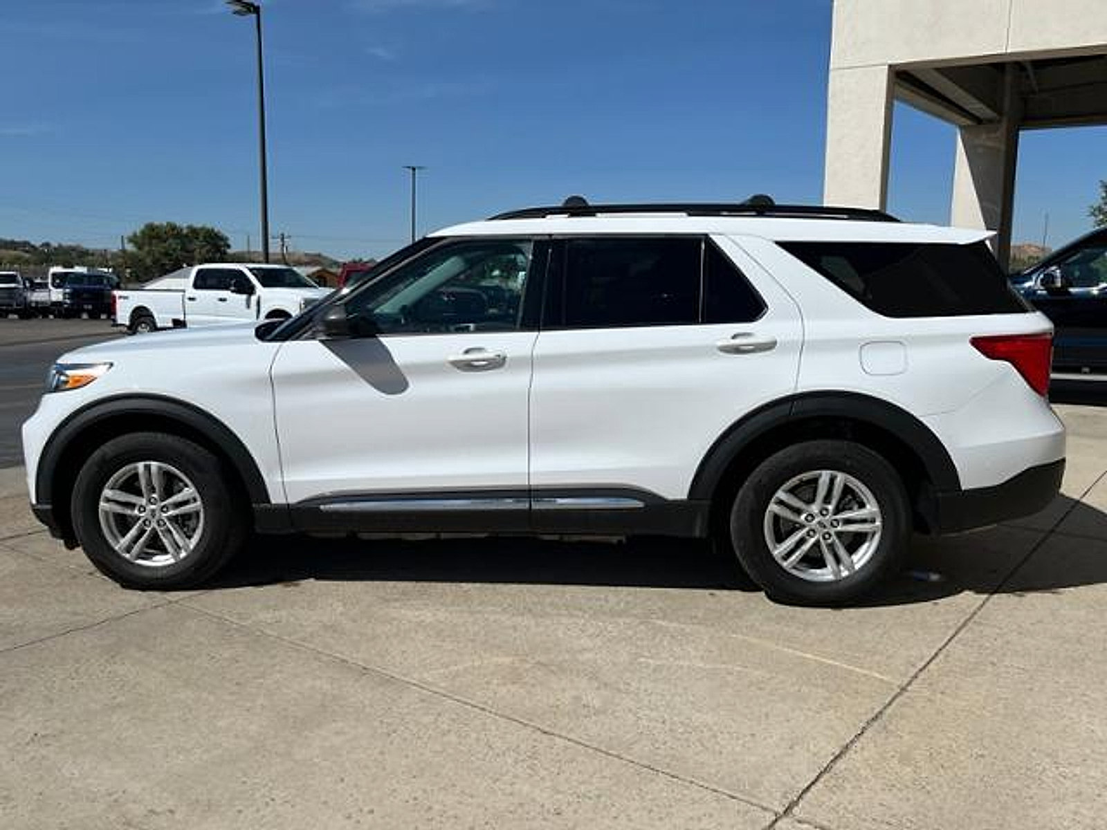 Used 2022 Ford Explorer XLT AWD/4WD image 10