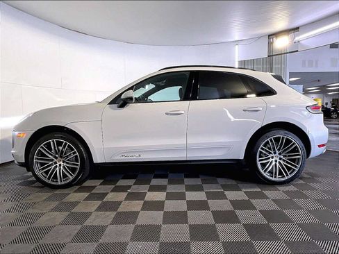 Certified 2021 Porsche Macan S AWD/4WD image 2