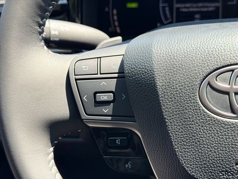 New 2026 Toyota Camry Hybrid FWD image 30
