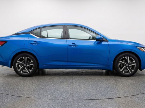 Used 2025 Nissan Sentra SV FWD image 11
