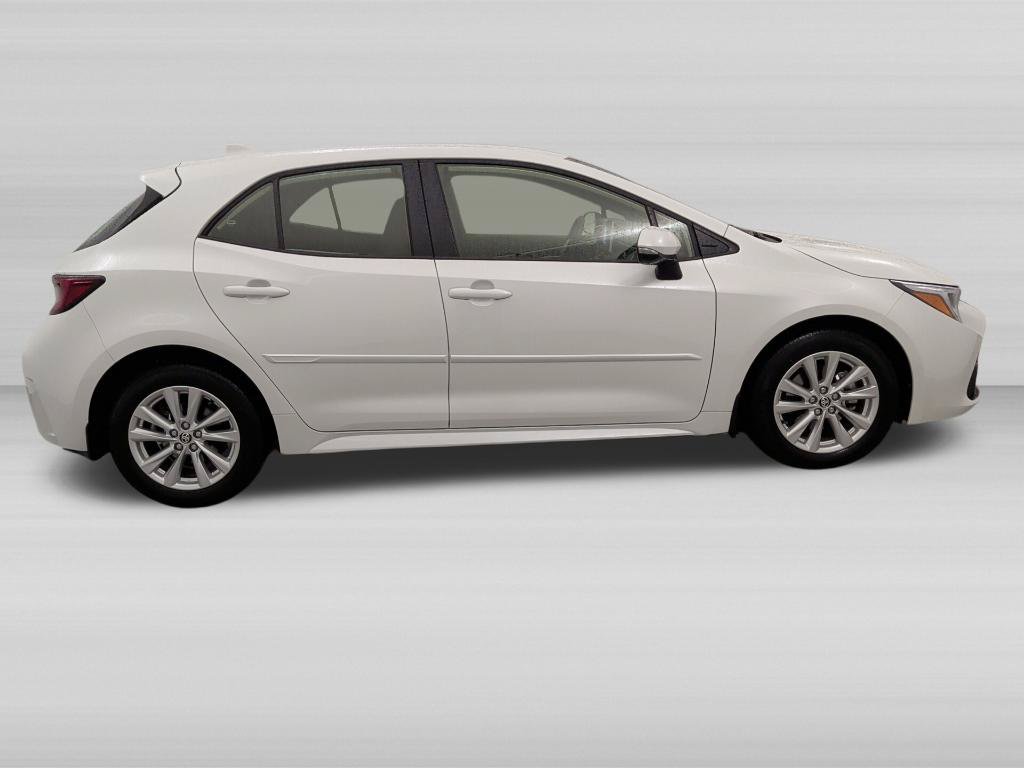 Used 2024 Toyota Corolla SE w/ SE Package FWD image 3