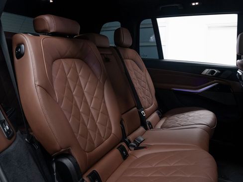 Used 2025 BMW X7 xDrive40i w/ M Sport Package image 23