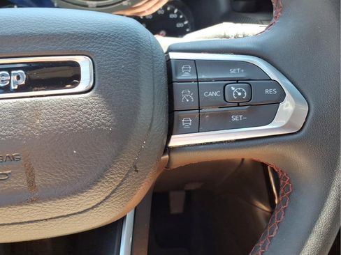 Used 2025 Jeep Compass Trailhawk AWD/4WD image 22