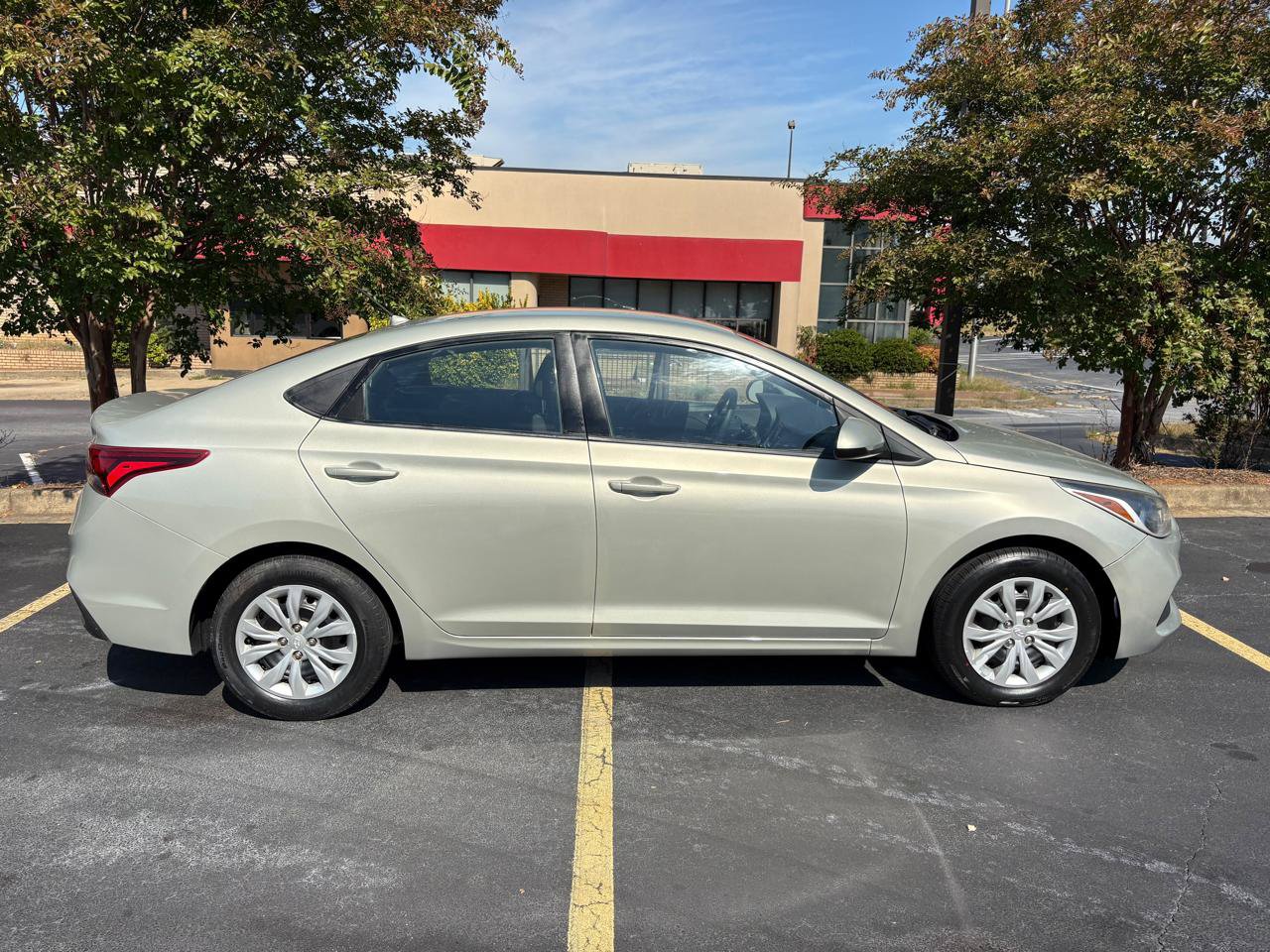 Used 2019 Hyundai Accent SE w/ Cargo Package FWD image 4