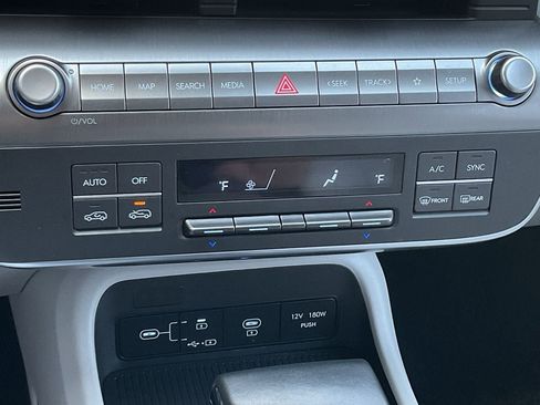 Used 2025 Hyundai Kona SEL image 32