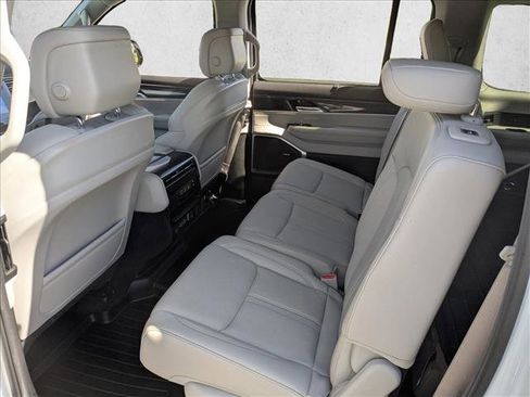Used 2022 Jeep Wagoneer Series III w/ Convenience Group I AWD/4WD image 17