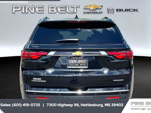 Used 2022 Chevrolet Traverse Premier FWD image 4