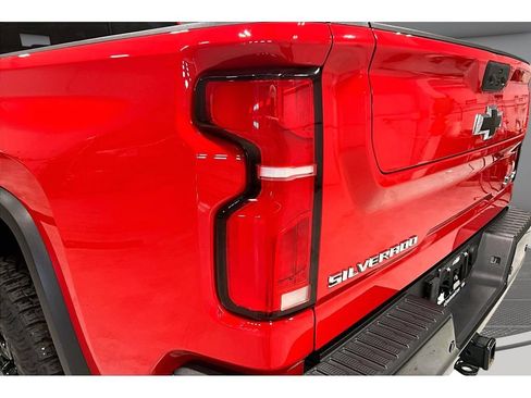 Used 2024 Chevrolet Silverado 2500 ZR2 w/ Technology Package AWD/4WD image 37