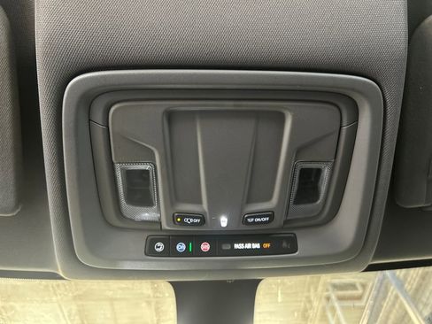 Used 2020 Chevrolet Silverado 1500 Custom w/ Custom Value Package image 16