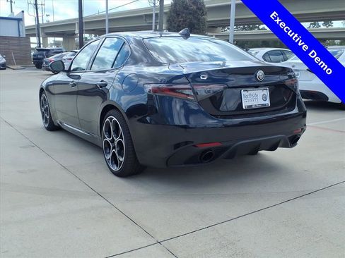 New 2025 Alfa Romeo Giulia w/ Veloce Package Rwd image 9