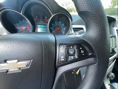 Used 2015 Chevrolet Cruze LS FWD image 19