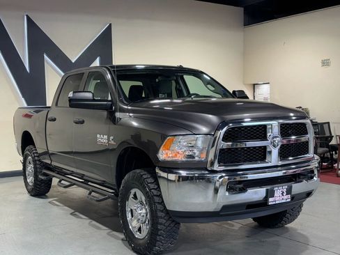 Used 2017 RAM 2500 Tradesman w/ Chrome Appearance Group AWD/4WD image 3