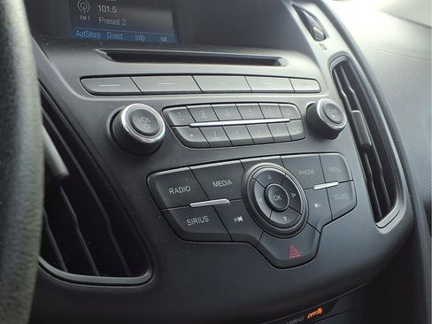 Used 2015 Ford Focus SE w/ SE Sport Package image 8