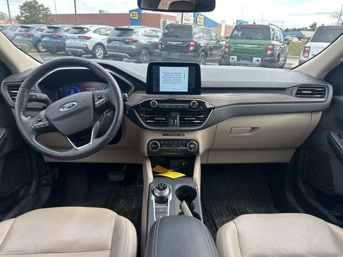 Used 2020 Ford Escape Titanium image 10