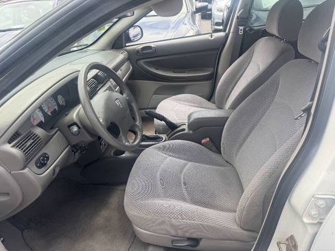 Used 2006 Dodge Stratus SXT FWD image 8
