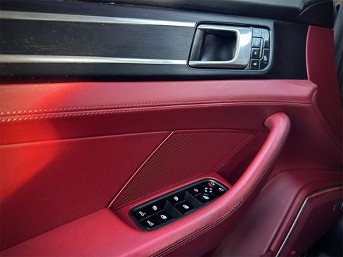 Used 2019 Porsche Panamera 4 image 39