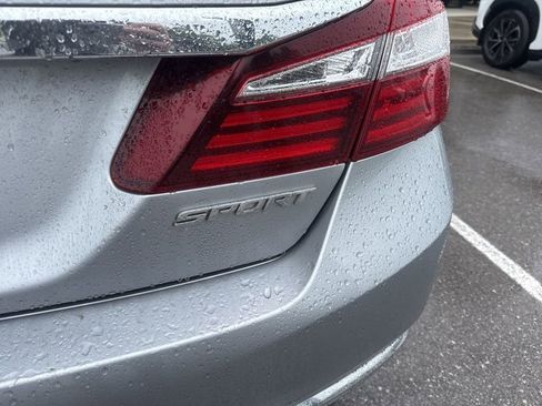 Used 2016 Honda Accord Sport image 9