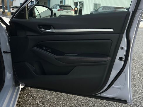Used 2024 Nissan Altima 2.5 SR image 9