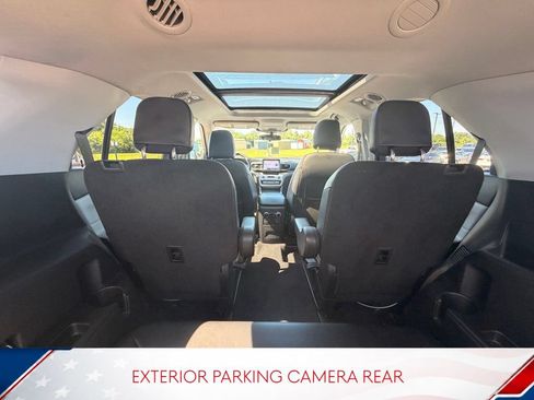 Used 2023 Ford Explorer XLT w/ Equipment Group 202A AWD/4WD image 9