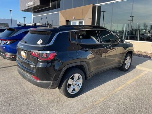 Used 2022 Jeep Compass Latitude w/ Sun and Sound Group AWD/4WD image 5