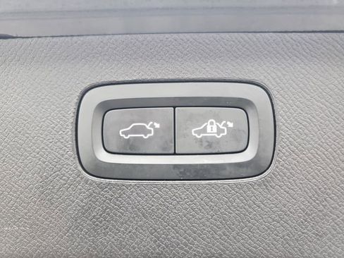 Certified 2024 Volvo XC90 B6 Plus w/ Protection Package Premier image 35