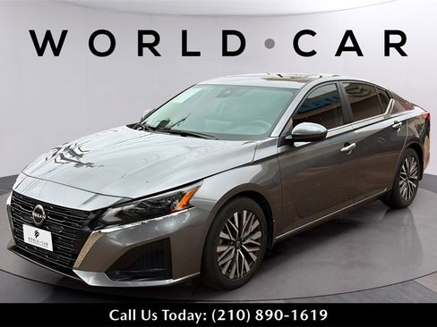 Used 2023 Nissan Altima 2.5 SV w/ SV Premium Package image 5