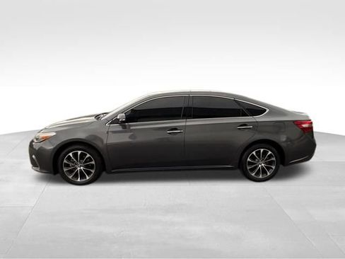 Used 2018 Toyota Avalon XLE Premium image 11