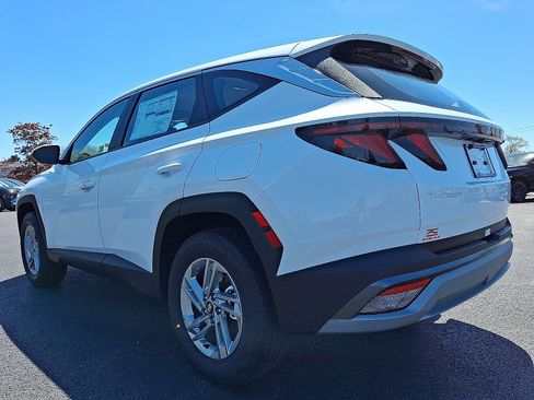 Certified 2025 Hyundai Tucson SE image 3